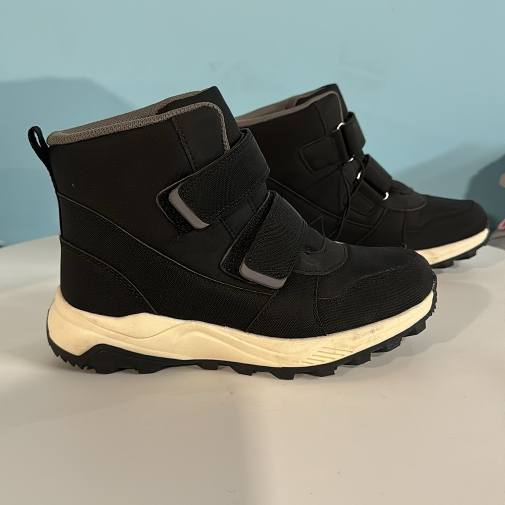 New - Boys' Arrow Hiker Winter Boots - All in Motion Jet Black 3 - Picture 2 of 7